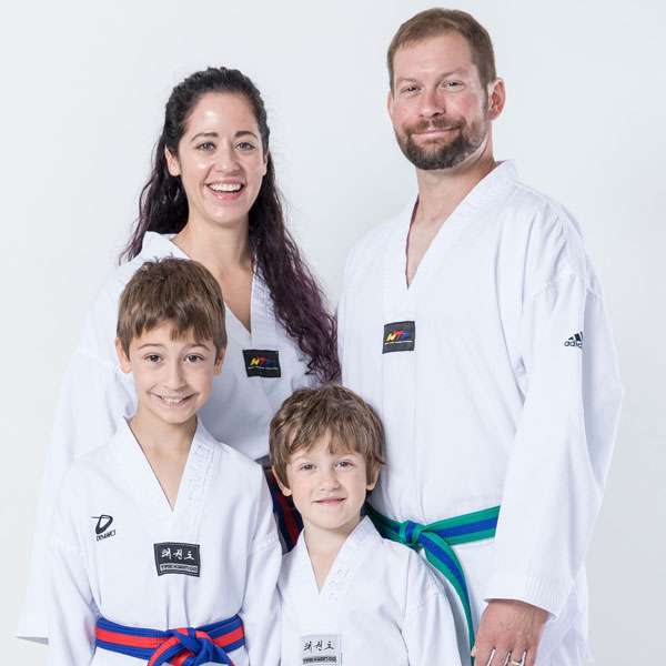 family taekwondo classes master chongs world class taekwondo
